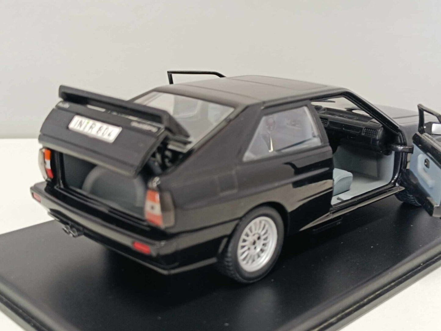 Audi Quattro 2.li Turbo 4 Nero Black 1986 Edicola Leo Models 1:24 Usato + Teca