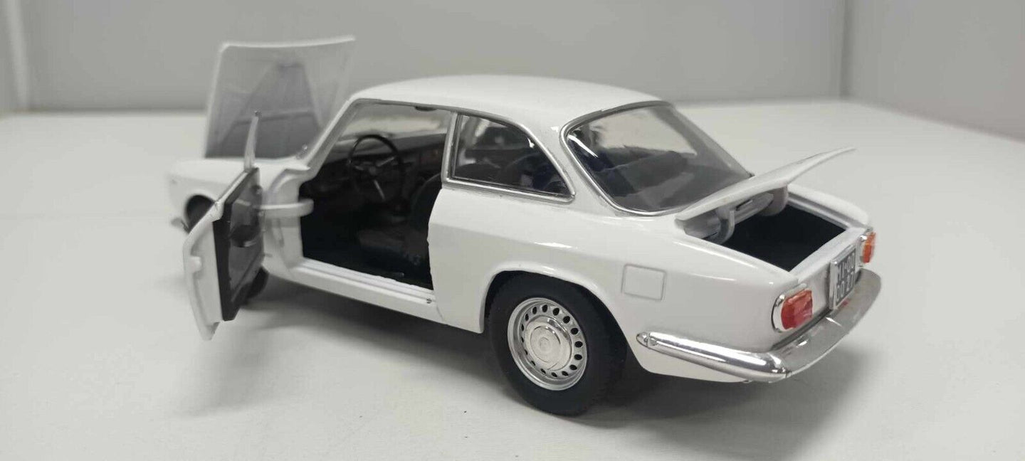 Alfa Romeo Giulia GT 1300 Junior 1965 Bianco White Edicola By Metro 1:24 Usato