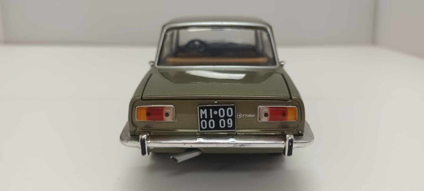 Alfa Romeo 1750 Berlina 1978 Verde Metallizzato Edicola Leo Models 1:24 Usato