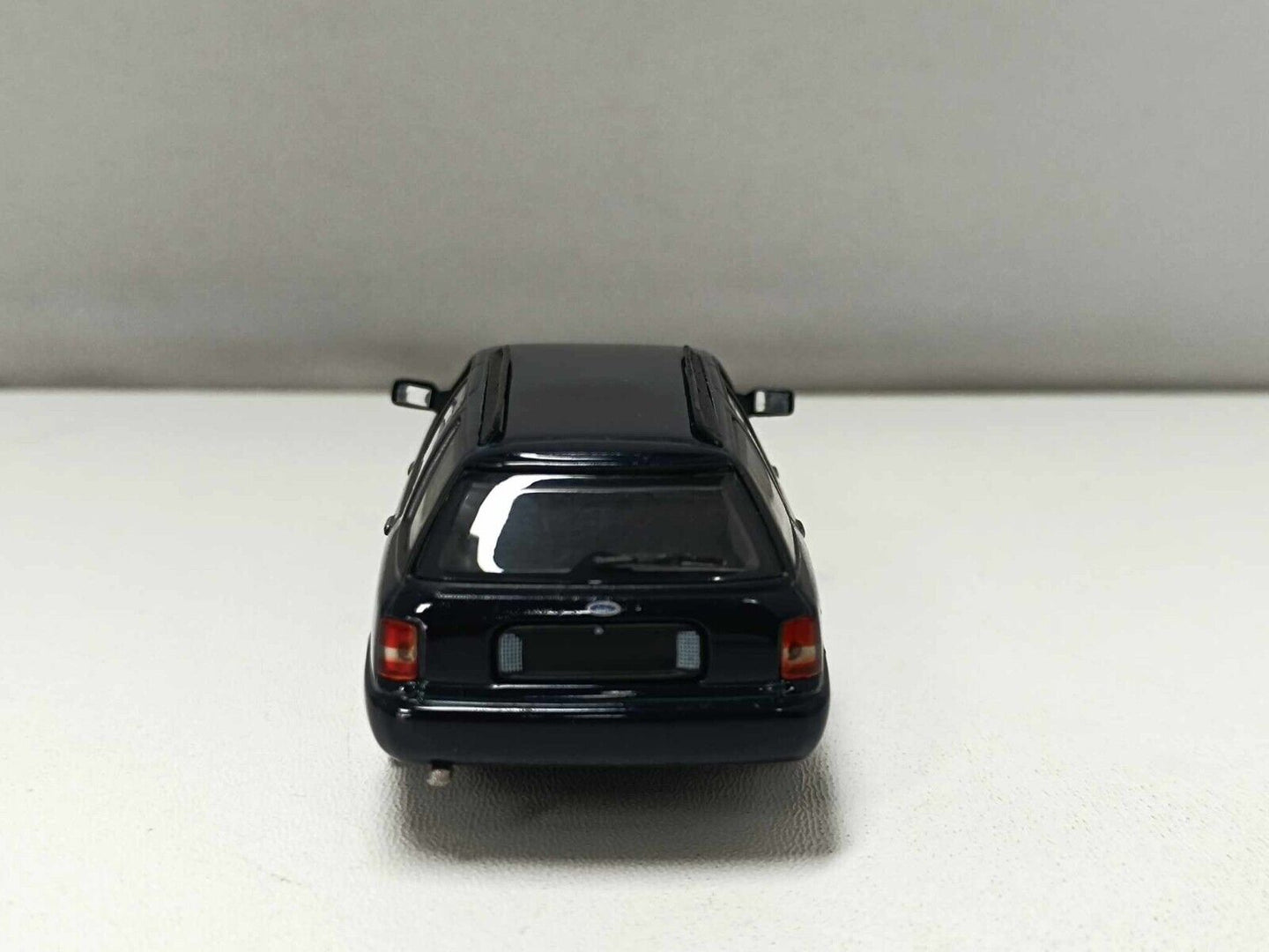 Ford Scorpio Break 1995 Blue Navy - Minichamps 1:43 + Teca