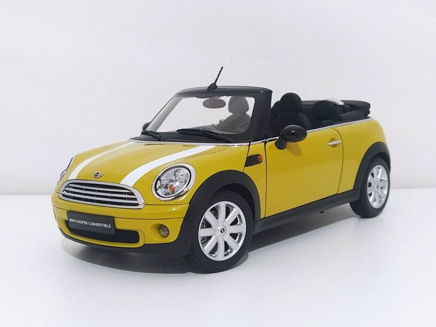 Mini Cooper Convertible 2009 - Kyosho 1:18 GM Shop