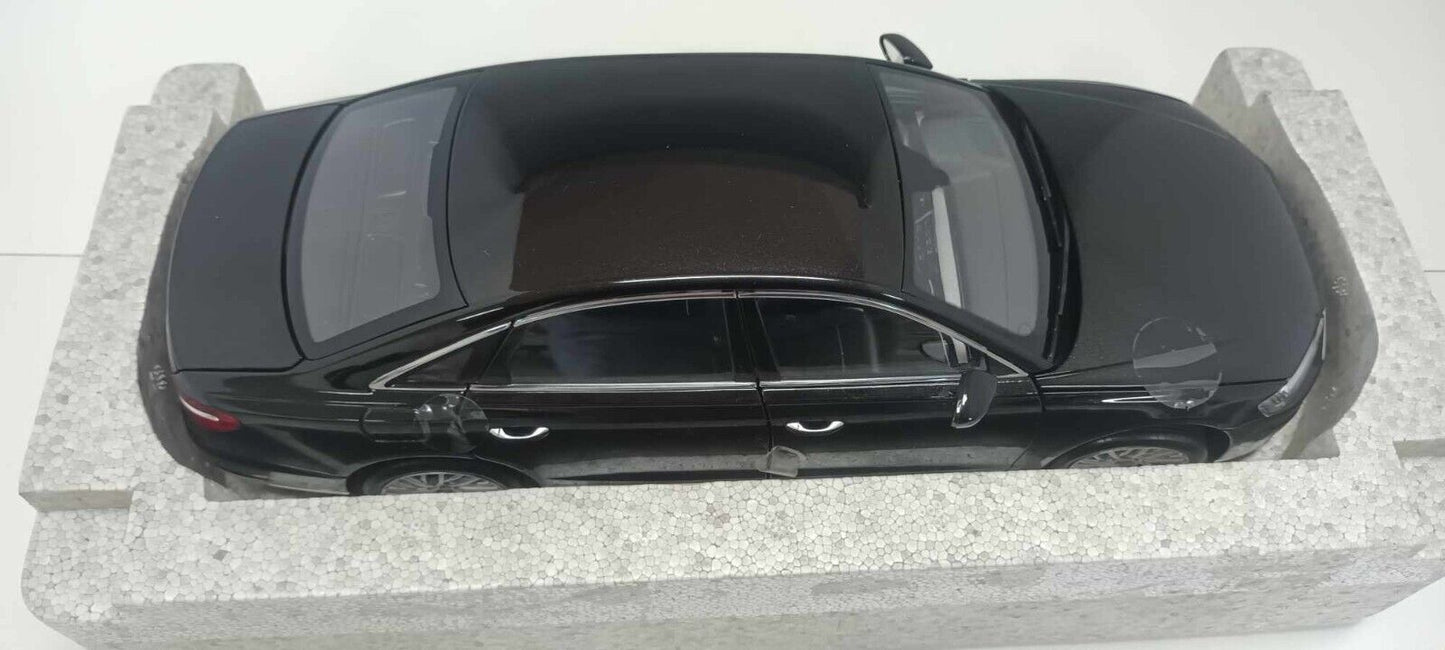 Audi A8 L Mythosschwartz Myth Black Norev 1:18 Audi Collection Usato + Box