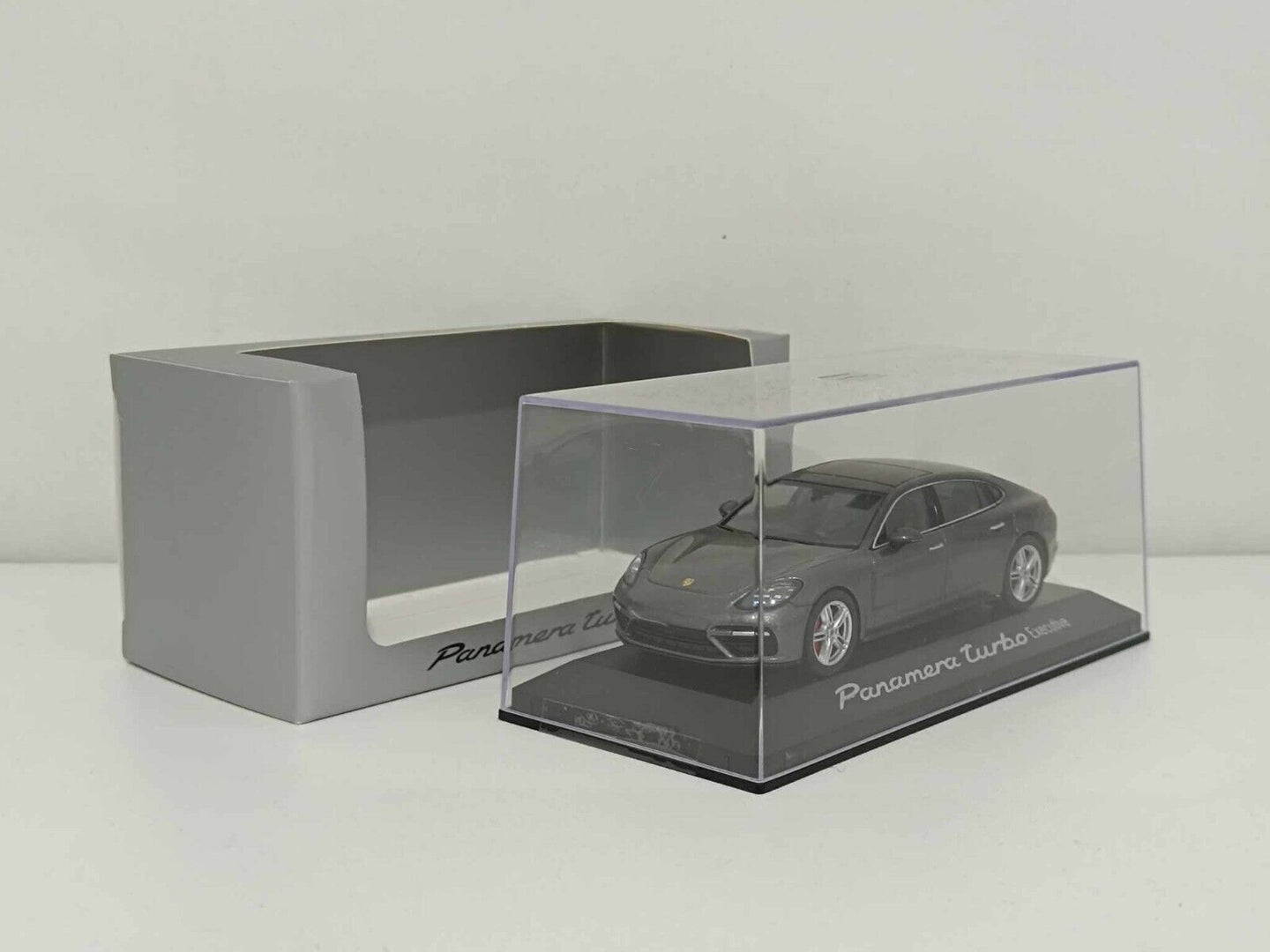 Porsche Panamera Turbo Executive - Minichamps 1:43 GM Shop