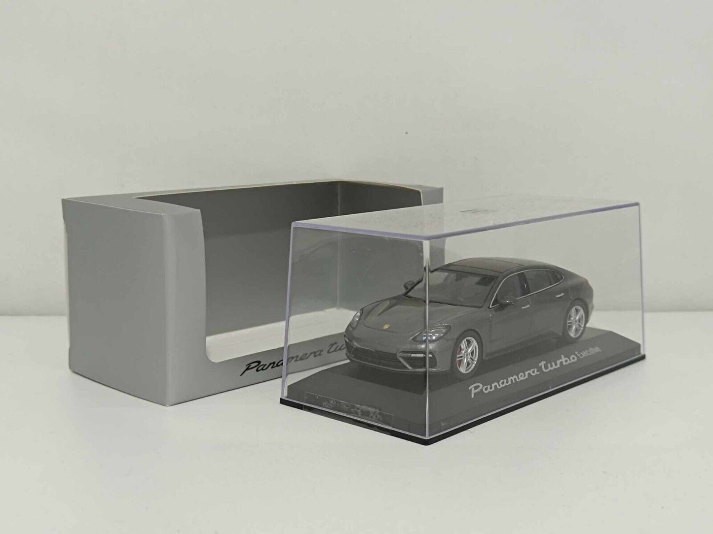 Porsche Panamera Turbo Executive - Minichamps 1:43 GM Shop