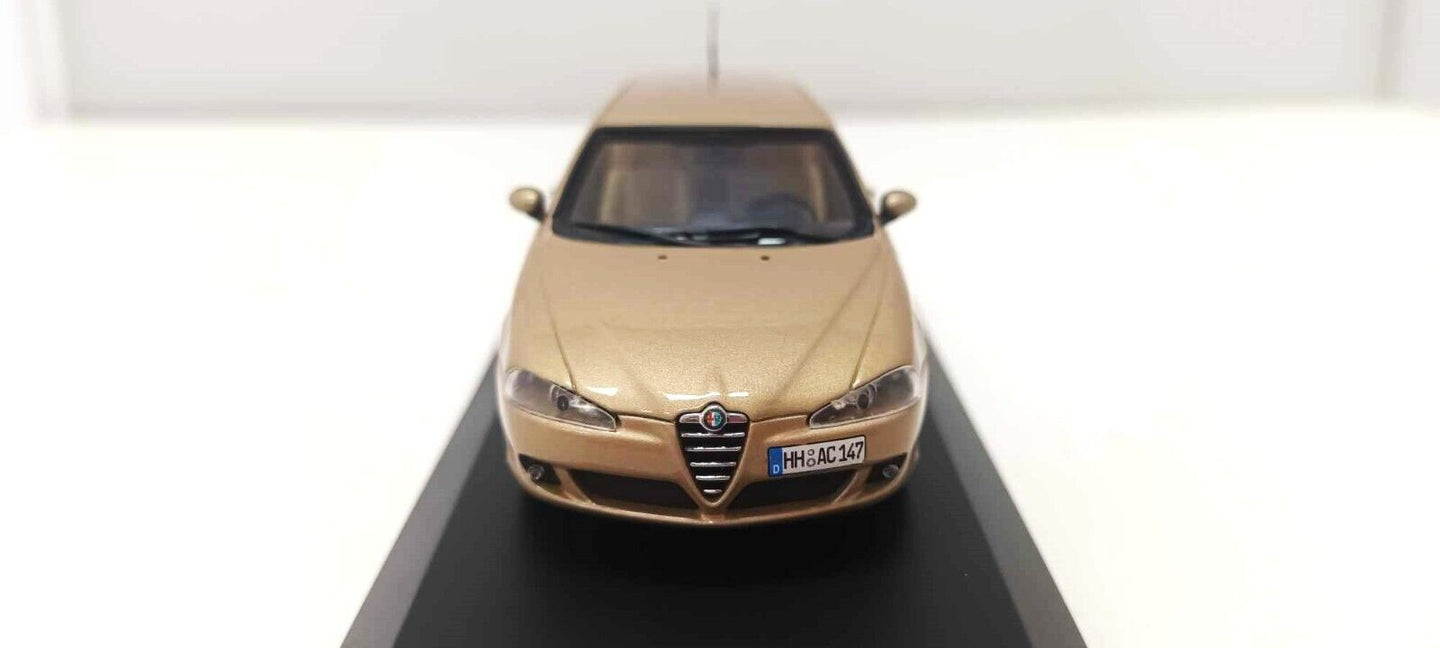 Alfa Romeo 147 Restyling 2 Serie 2005 Gold Luci Di Amalfi Minichamps 1:43 Teca