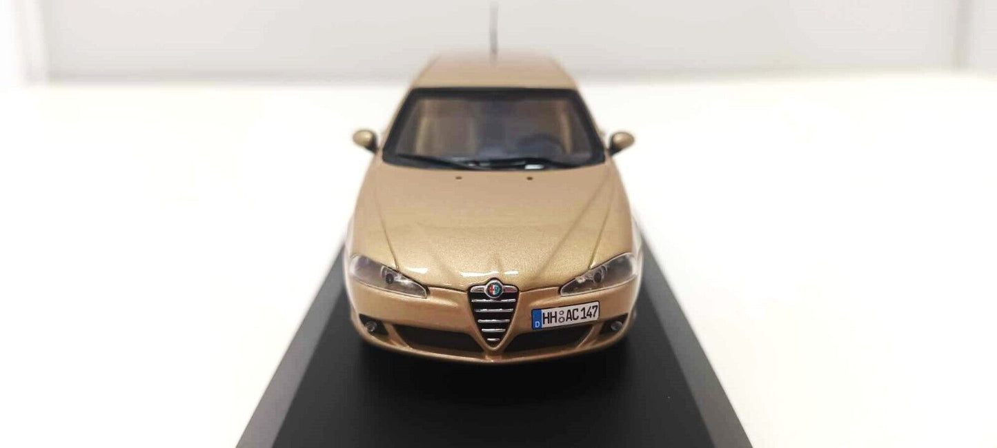 Alfa Romeo 147 Restyling 2 Serie 2005 Gold Luci Di Amalfi Minichamps 1:43 Teca
