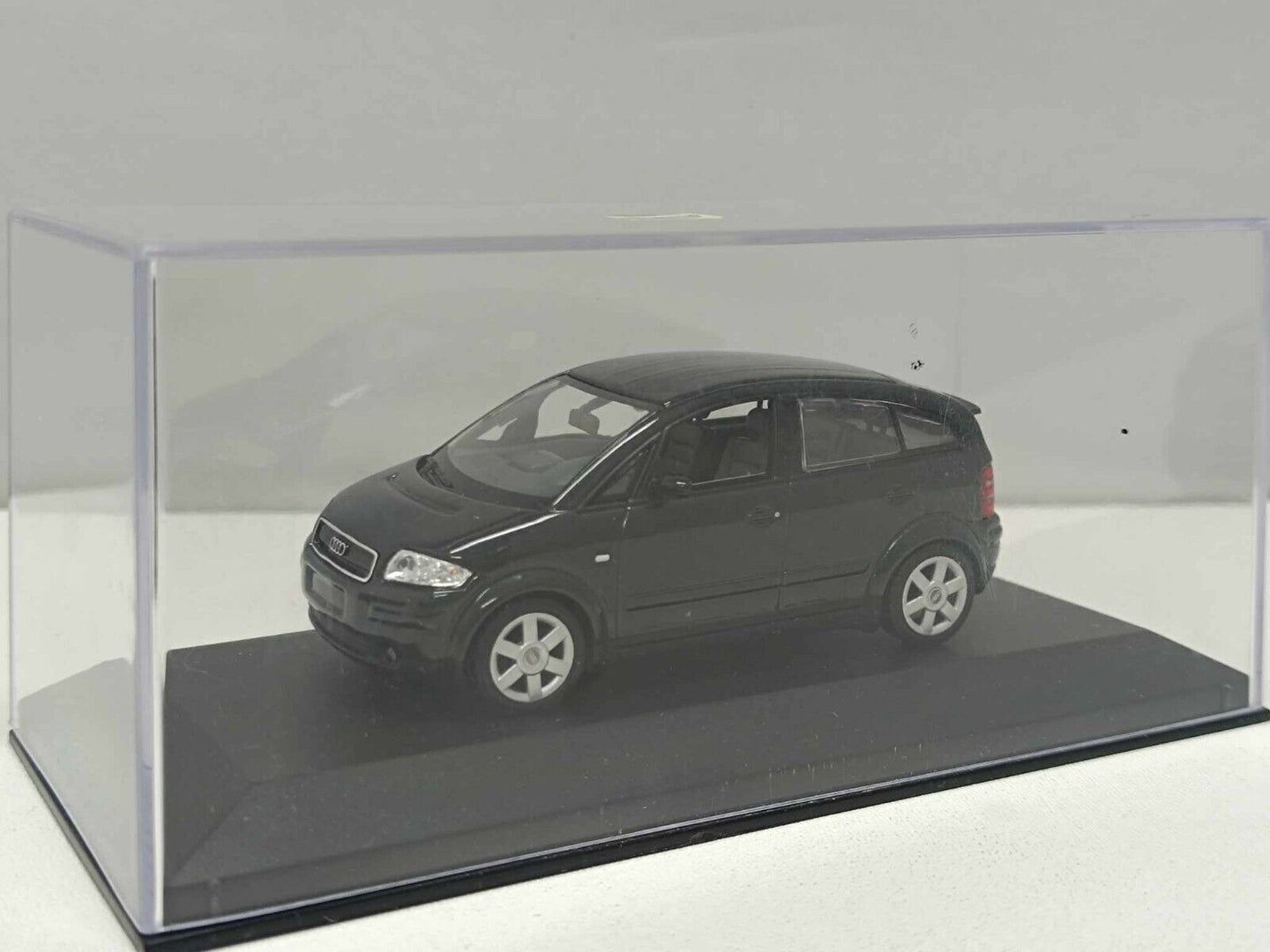 Audi A2 2000 Black Metallic Minichamps 1:43 Nero Metallizzato Usato + Teca