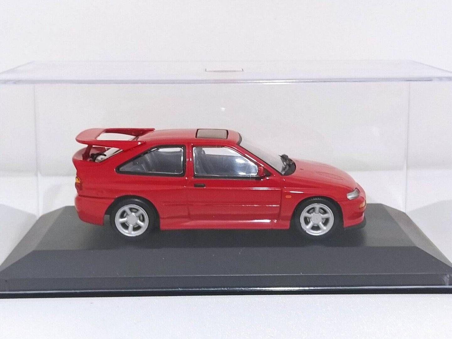 Ford Escort Cosworth - Minichamps 1:43 GM Shop