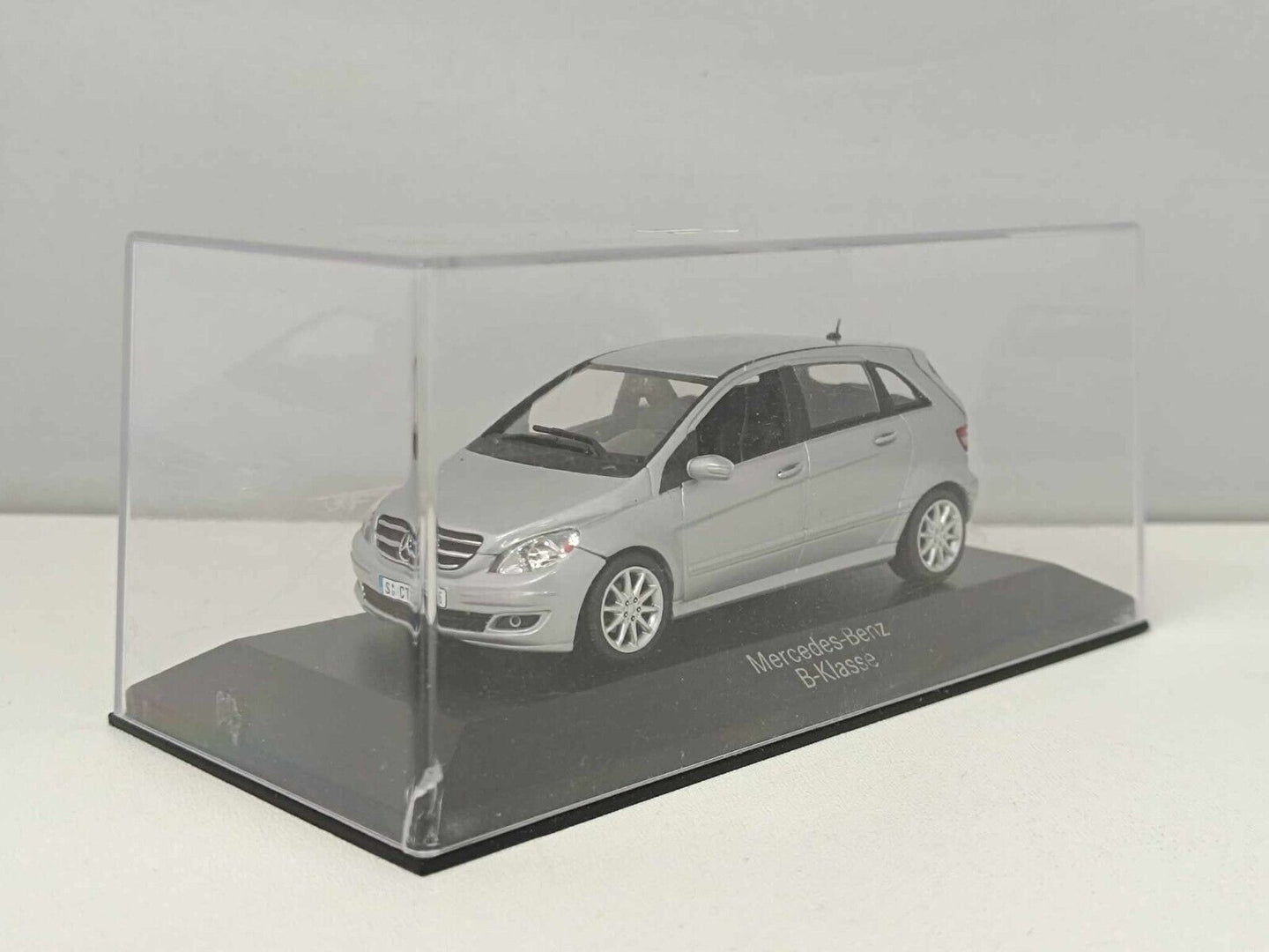 Mercedes-Benz B-Klasse W245 Minichamps 1/43 Polarsilver Usato + Teca