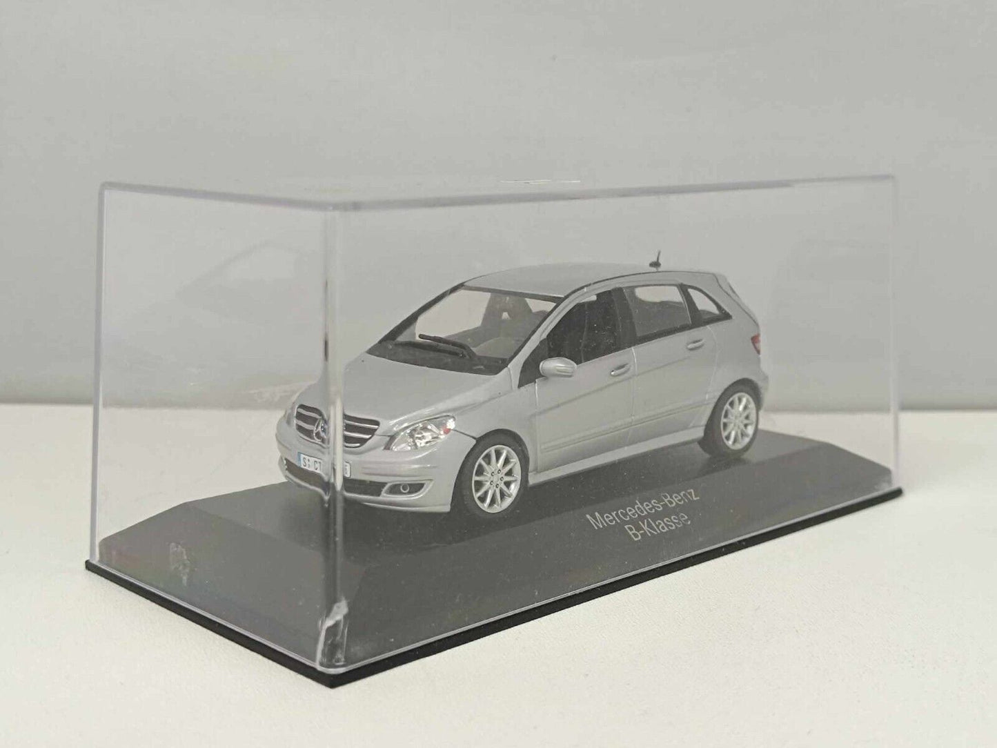 Mercedes-Benz B-Klasse W245 Minichamps 1/43 Polarsilver Usato + Teca