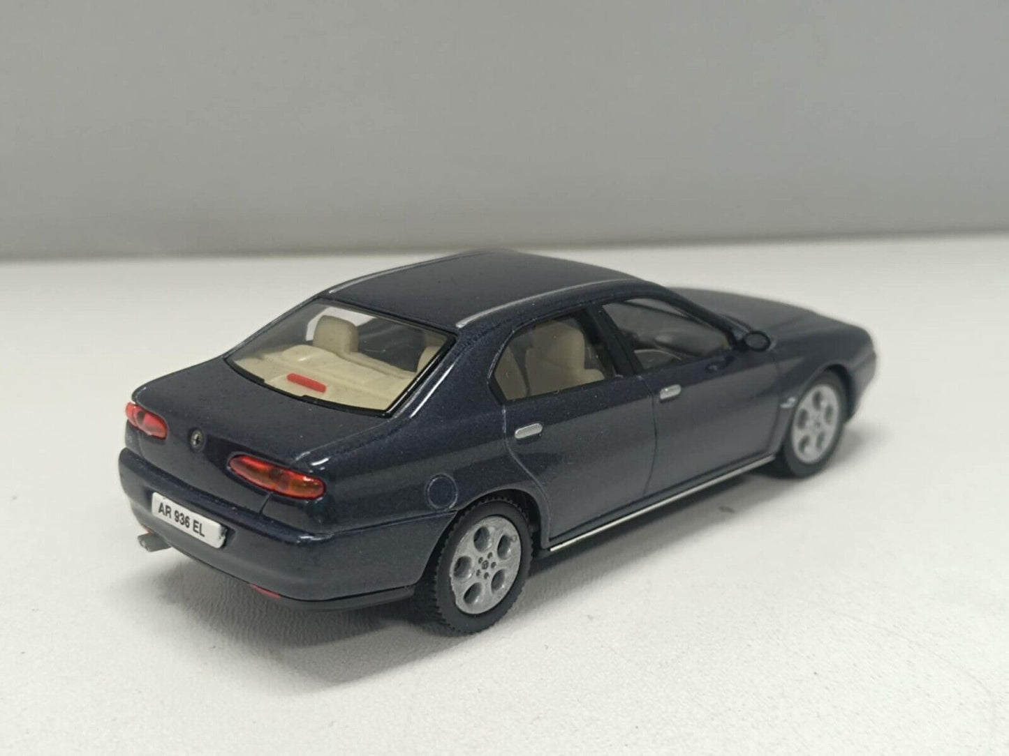Alfa Romeo 166 - 1998 Grigio Grey Met Solido 1:43 Usato + Steel Box