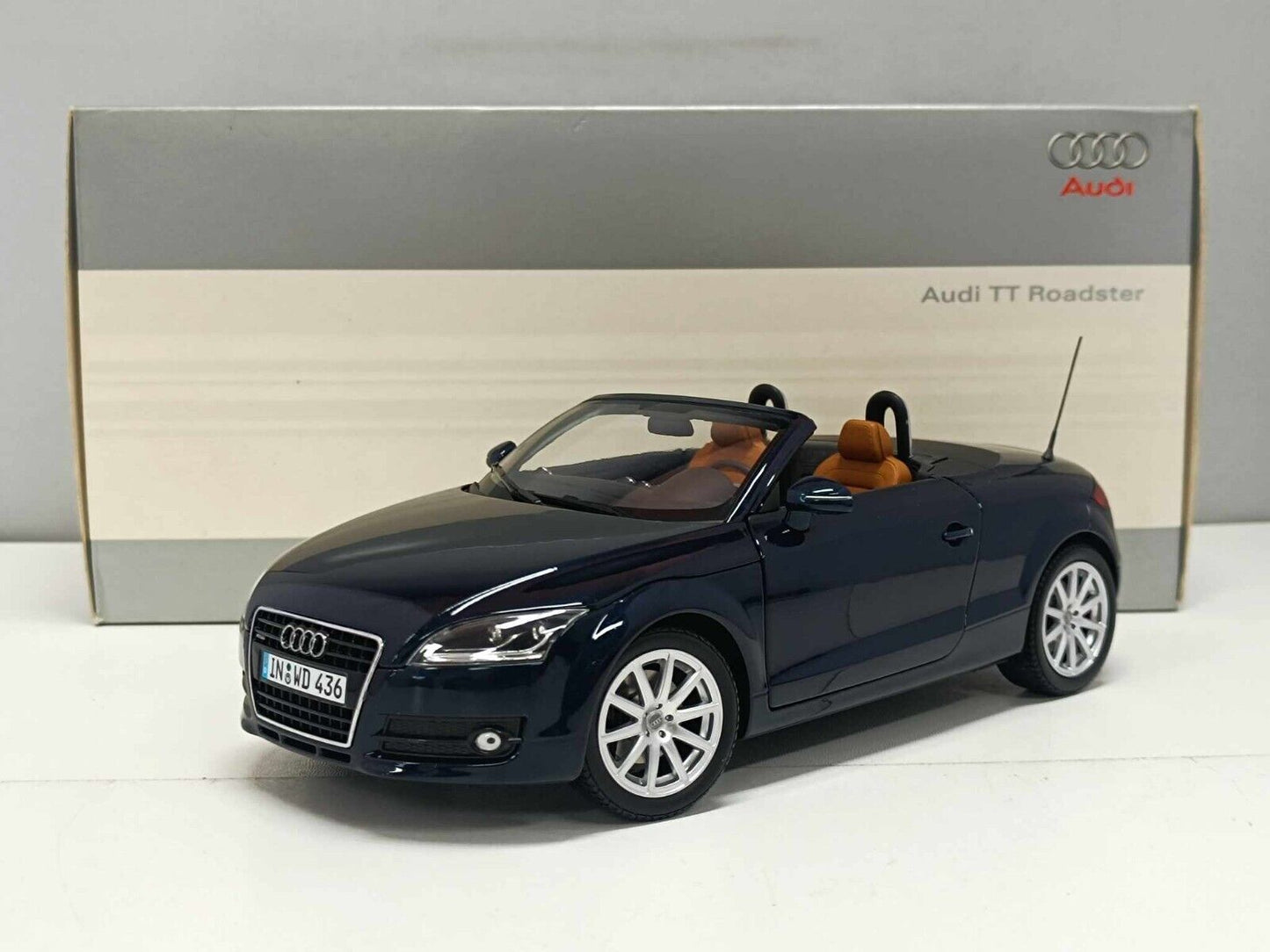 Audi TT Roadster 2006 Tiefseeblau - Minichamps Dealers Edition 1:18 GM Shop