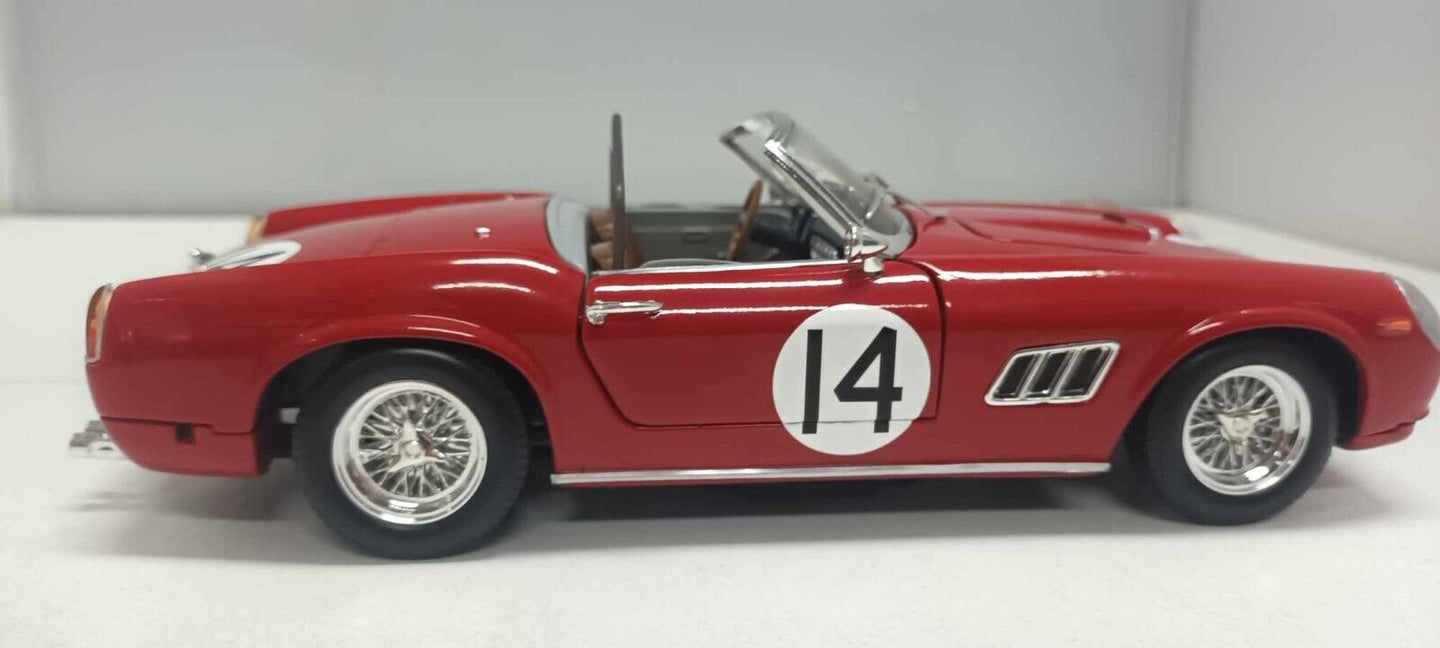 Ferrari 250 GT LWB California Spyder 12h di Sebring 1960 Hot Wheels 1:18 Usato
