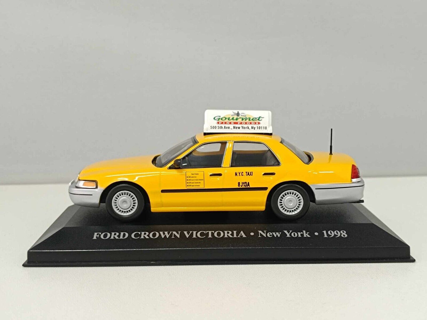 Ford Crown Victoria Taxi New York 1998 Edicola Taxi del Mondo 1/43 Usato + Teca