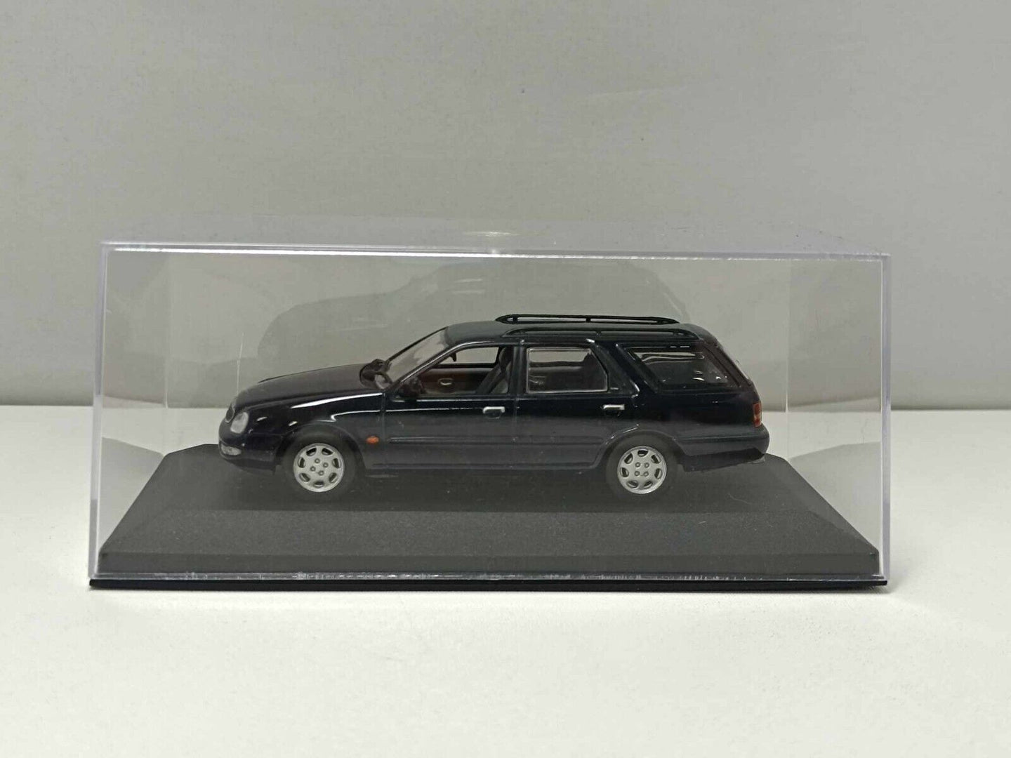 Ford Scorpio Break 1995 Blue Navy - Minichamps 1:43 + Teca