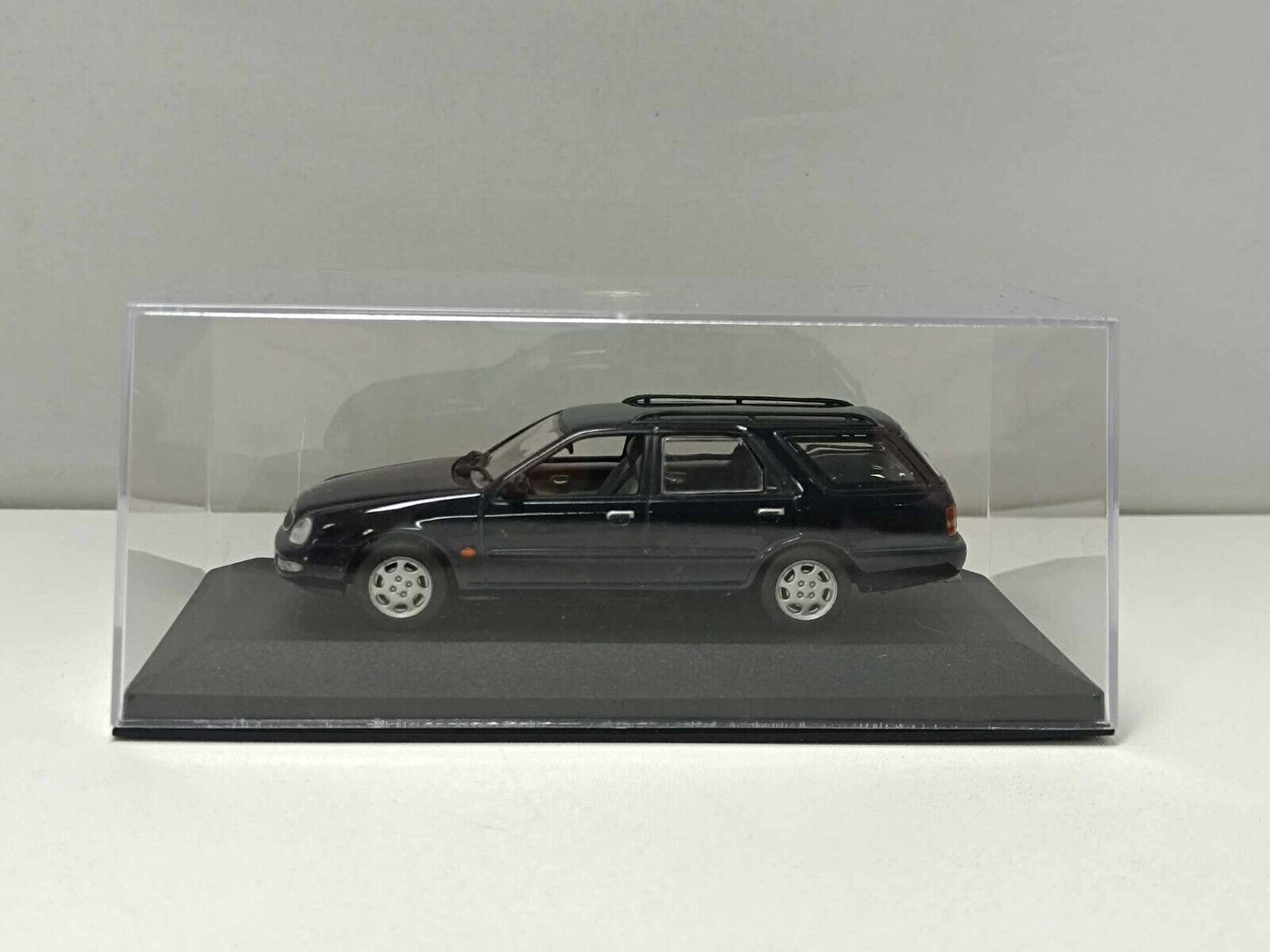 Ford Scorpio Break 1995 Blue Navy - Minichamps 1:43 + Teca
