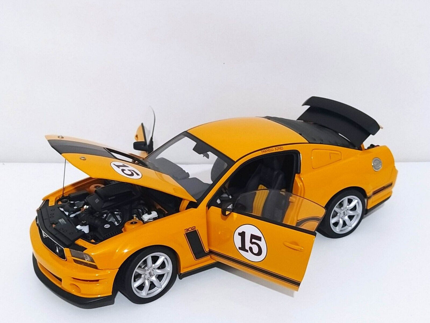 Saleen Mustang Parnelli Jones #15 2007 - Autoart 1:18
