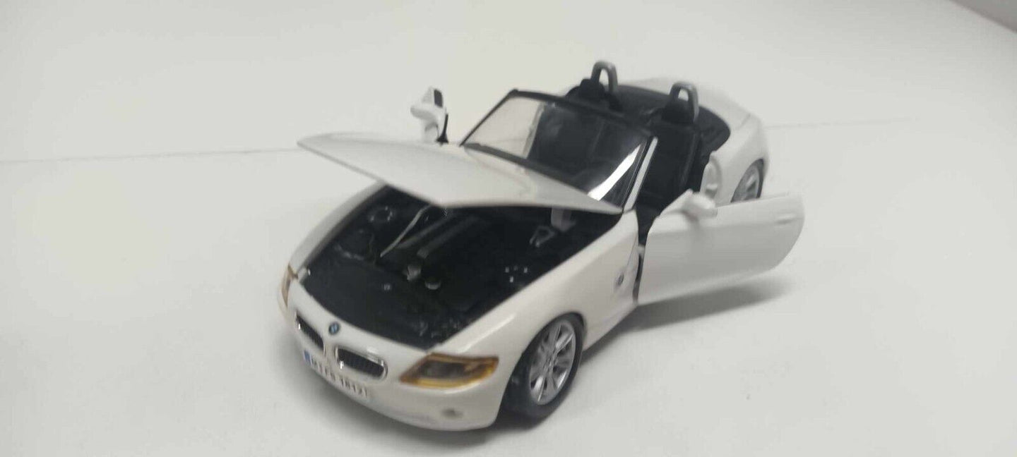 BMW Z4 Spider 2003 White Bianco Burago 1:24 Usato 1/24