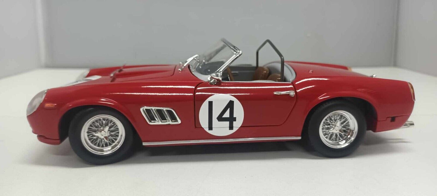 Ferrari 250 GT LWB California Spyder 12h di Sebring 1960 Hot Wheels 1:18 Usato