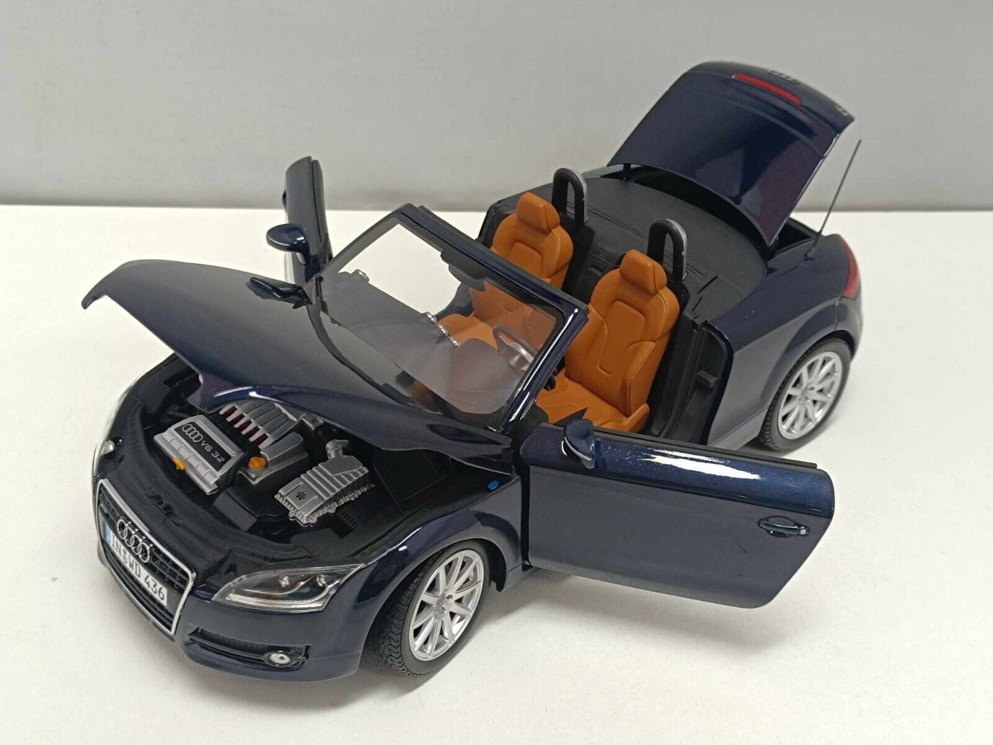 Audi TT Roadster 2006 Tiefseeblau - Minichamps Dealers Edition 1:18 GM Shop