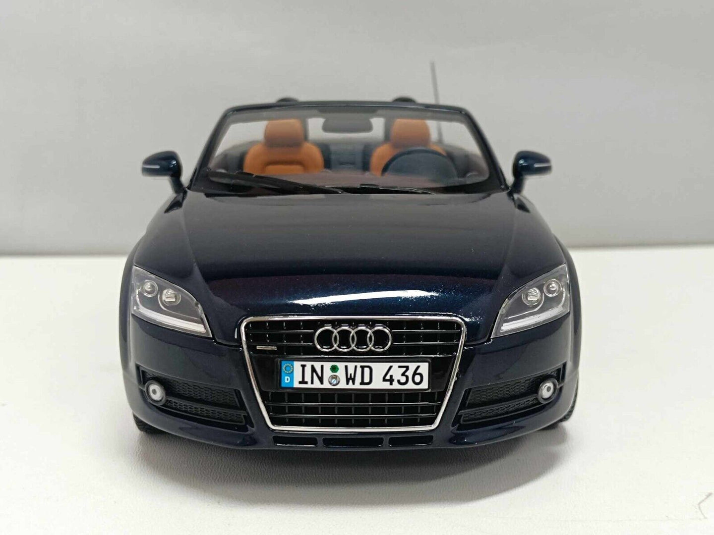 Audi TT Roadster 2006 Tiefseeblau - Minichamps Dealers Edition 1:18 GM Shop