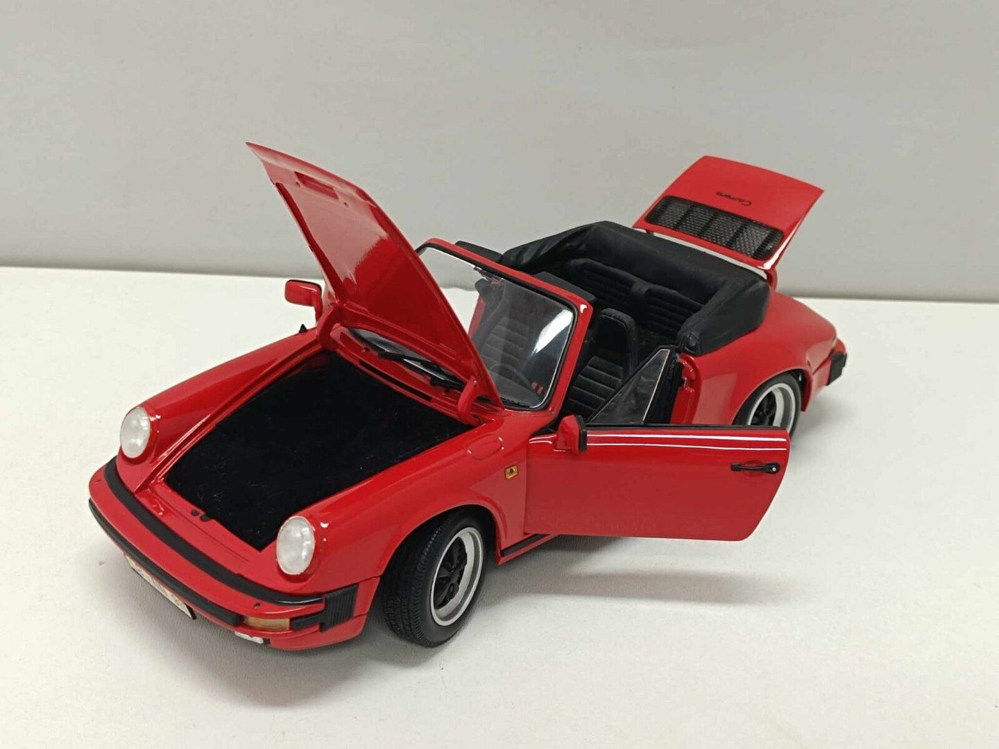 Porsche 911 Carrera Cabriolet 1983 Red Rosso - Minichamps 1:18 Rare
