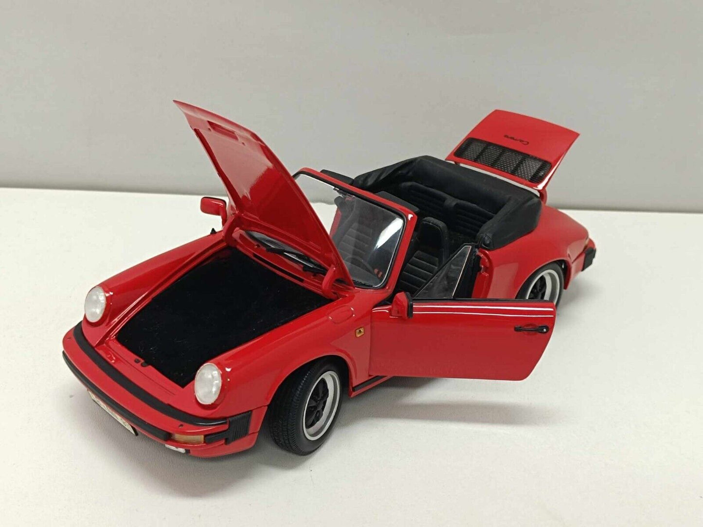 Porsche 911 Carrera Cabriolet 1983 Red Rosso - Minichamps 1:18 Rare