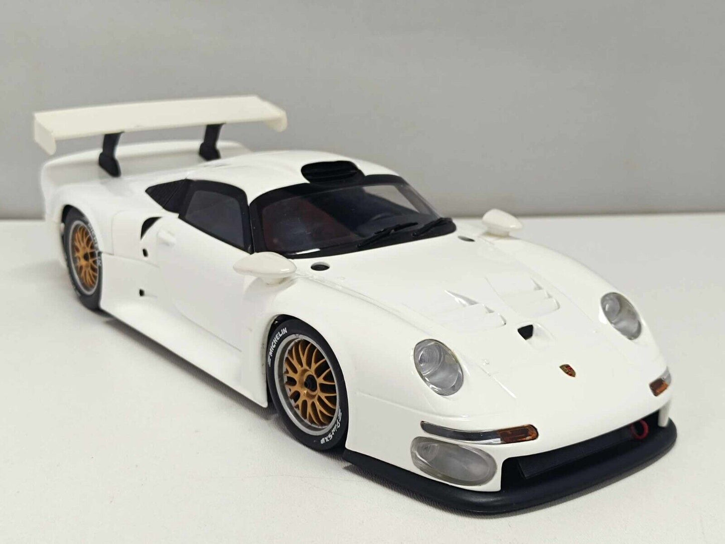 Porsche 911 GT1 White 1996 - UT Models 1:18