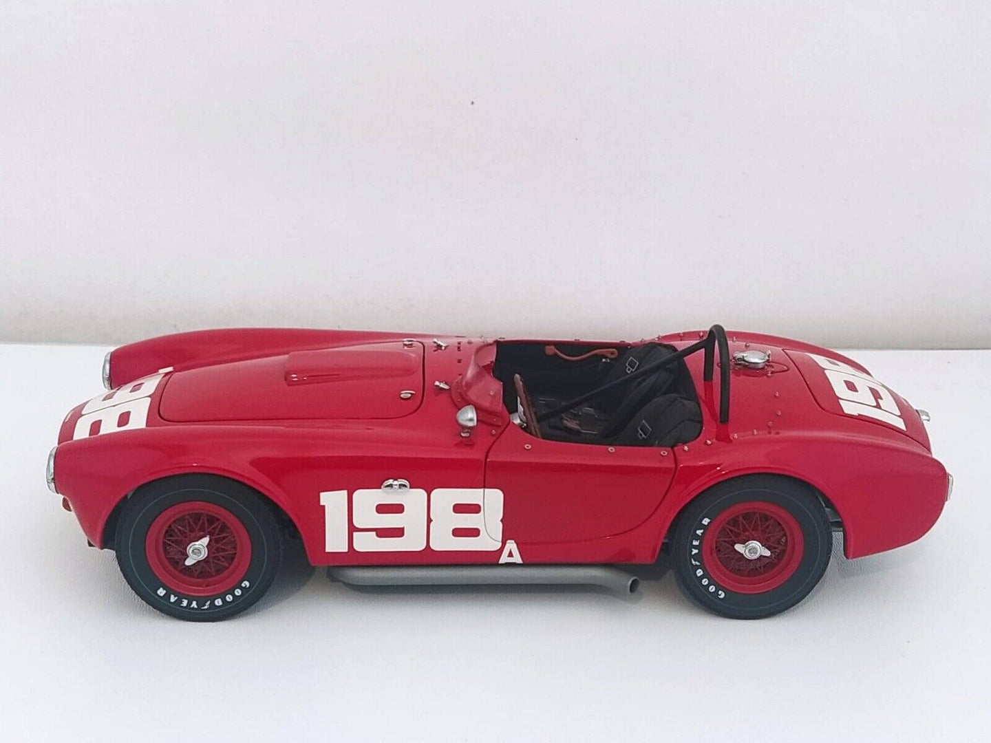 Shelby Cobra 260 #198 1963 - Exoto 1:18 - GM Shop 