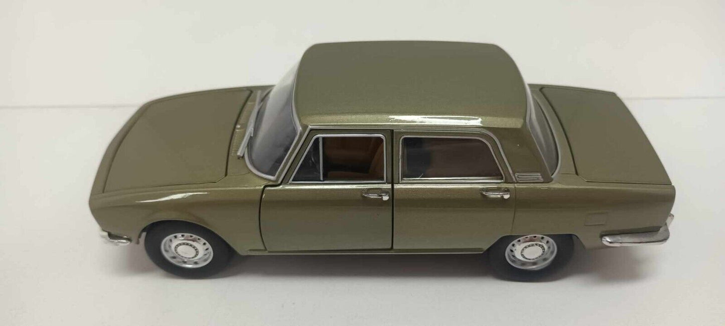 Alfa Romeo 1750 Berlina 1978 Verde Metallizzato Edicola Leo Models 1:24 Usato