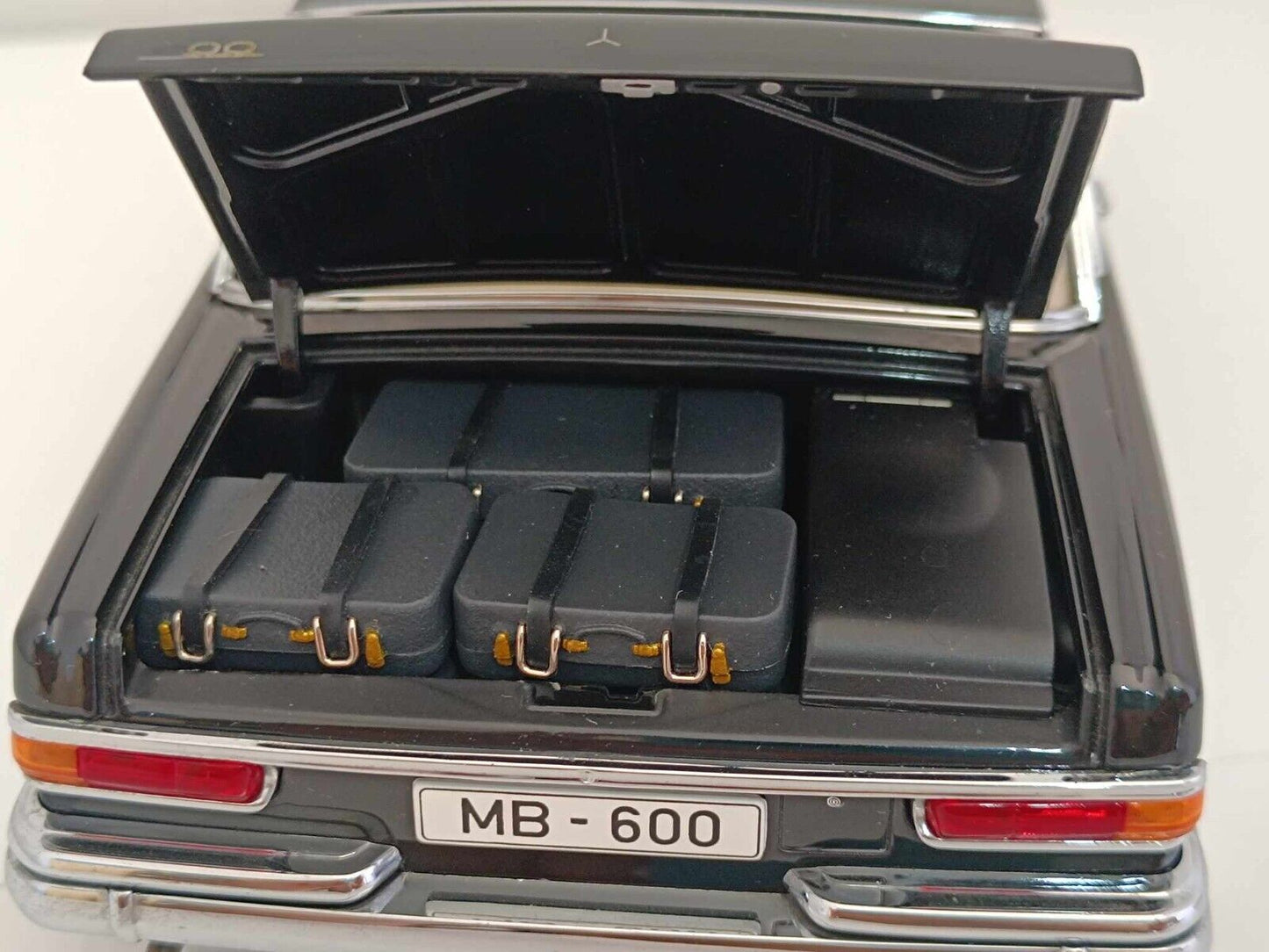 Mercedes Benz 600 SWB (VERY RARE) - Autoart Signature 1:18 GM Shop