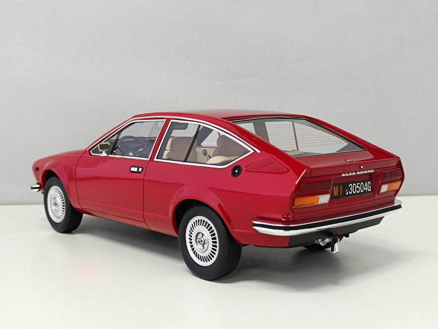 Alfa Romeo Alfetta GT 1.6 1976 Laudoracing 1/18 Rossa Usato Edizione Limitata