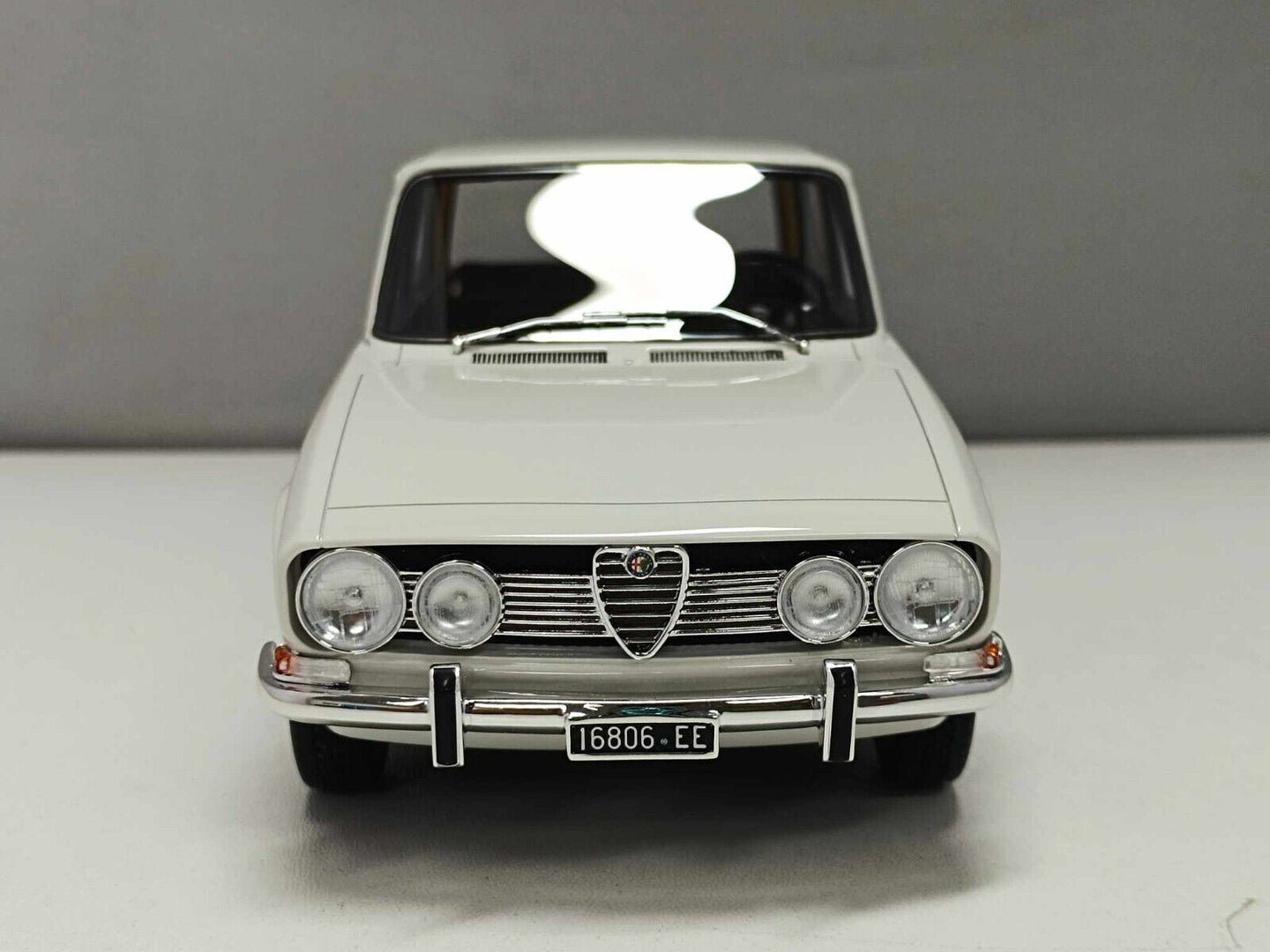 Alfa Romeo 1750 Berlina 1968 White Bianco - Laudoracing 1:18 Nuovo