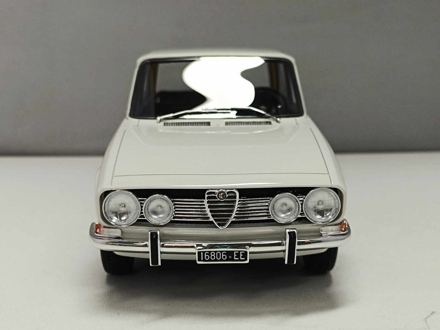 Alfa Romeo 1750 Berlina 1968 White Bianco - Laudoracing 1:18 Nuovo