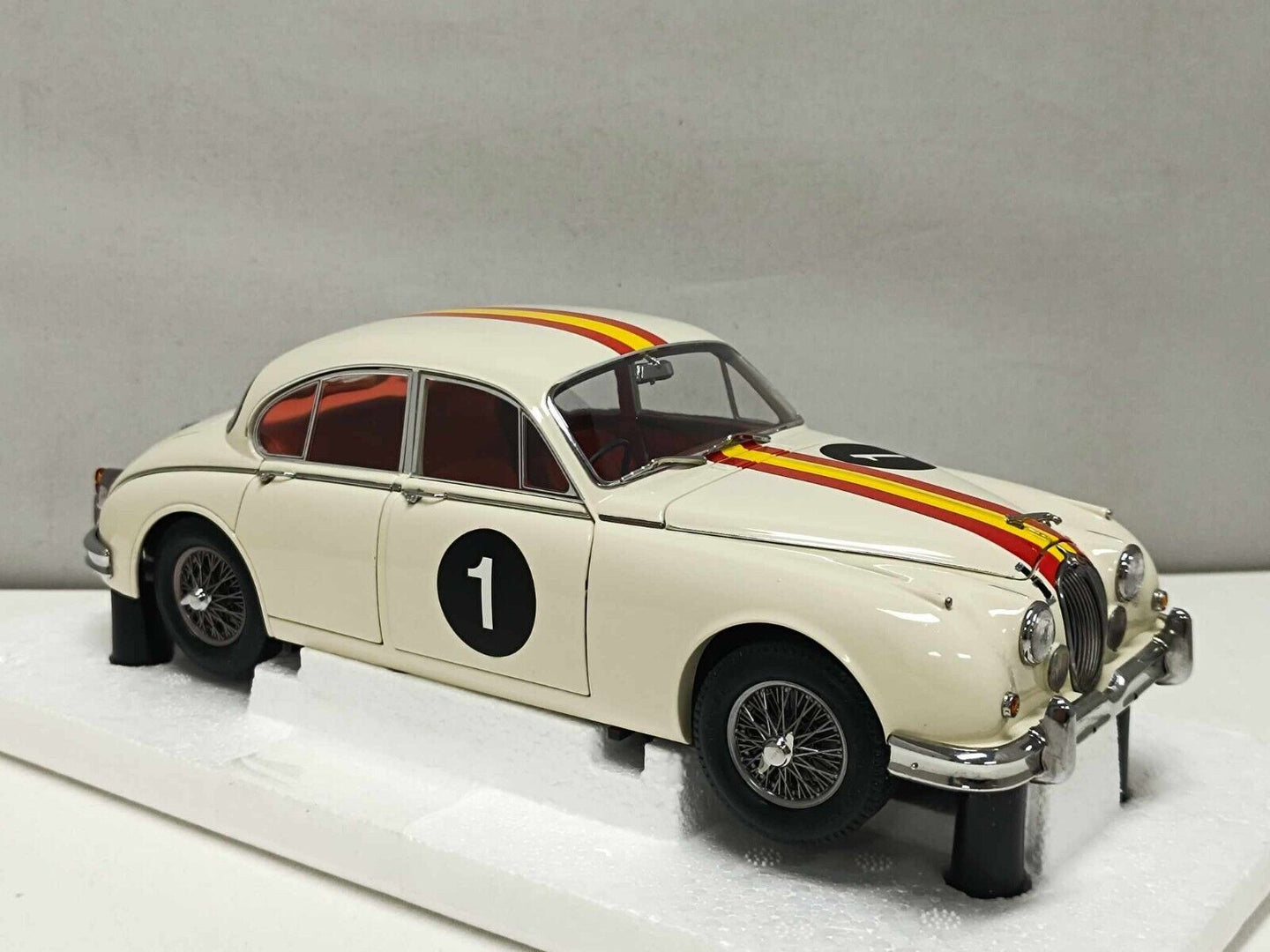 Jaguar Mark 2 3.8 Bob Jane 1962 #1 - Model-Icons 1:18 Limited Edition 2000 pezzi