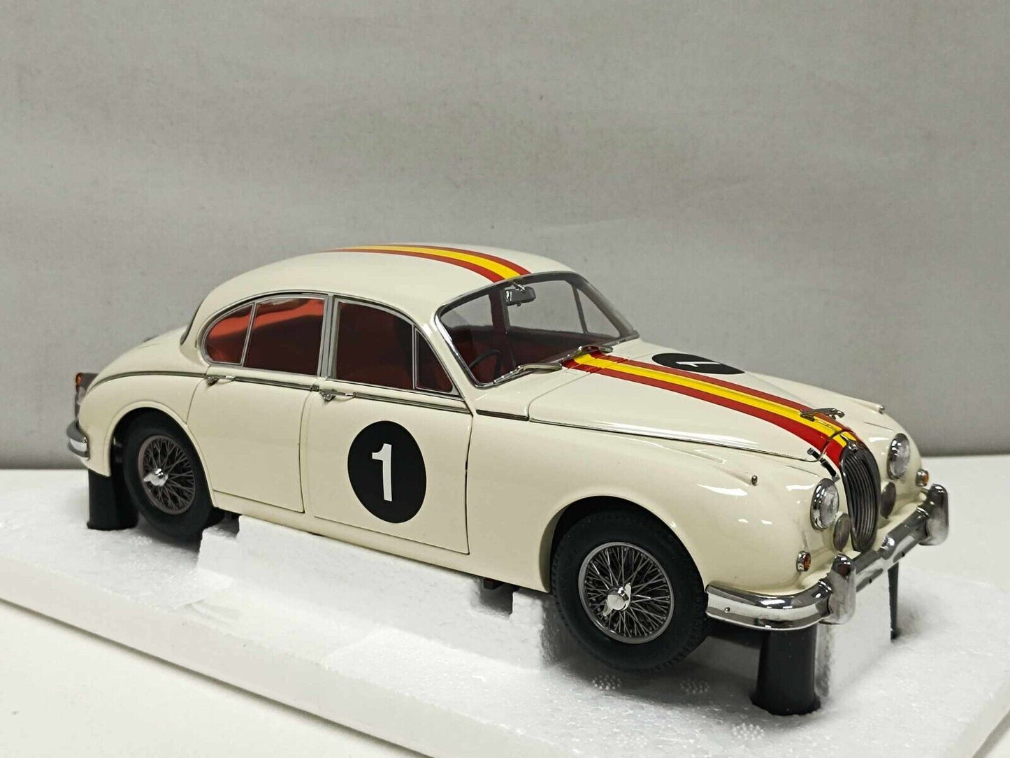 Jaguar Mark 2 3.8 Bob Jane 1962 #1 - Model-Icons 1:18 Limited Edition 2000 pezzi