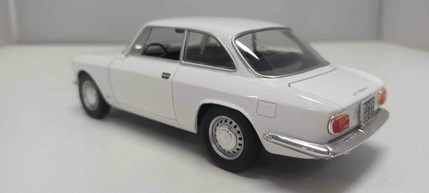 Alfa Romeo Giulia GT 1300 Junior 1965 Bianco White Edicola By Metro 1:24 Usato