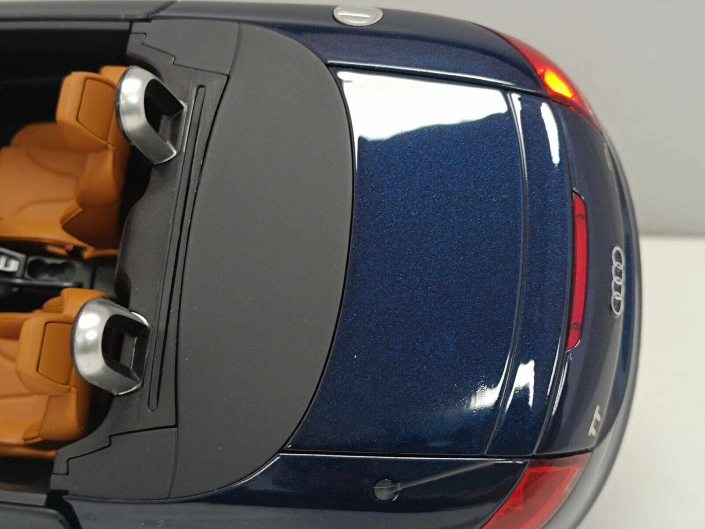 Audi TT Roadster 2006 Tiefseeblau - Minichamps Dealers Edition 1:18 GM Shop