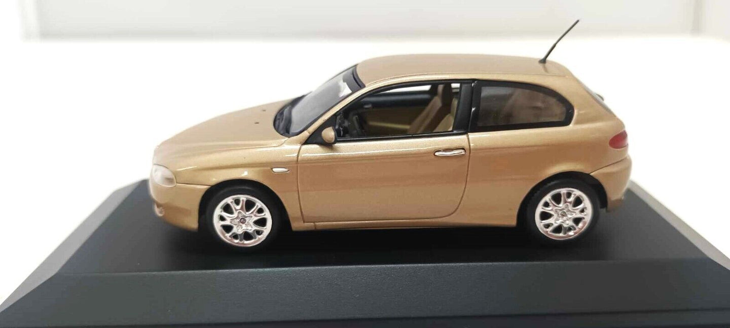 Alfa Romeo 147 Restyling 2 Serie 2005 Gold Luci Di Amalfi Minichamps 1:43 Teca