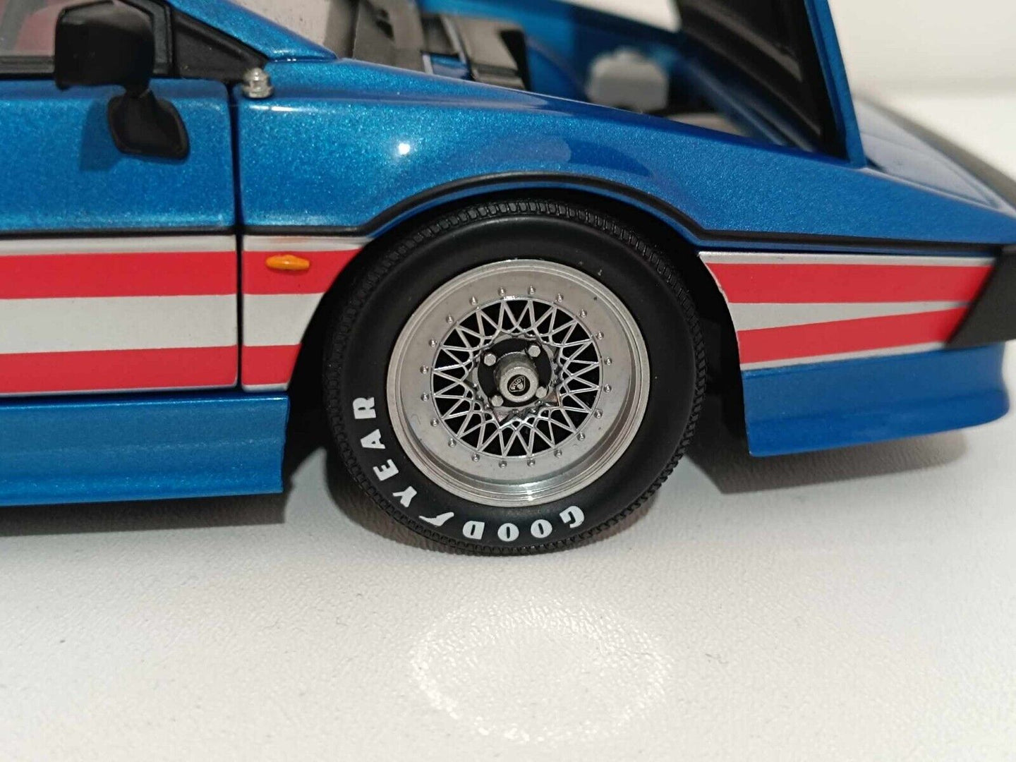 Lotus Esprit Turbo Essex Blue RHD - Autoart 1:18 GM Shop 