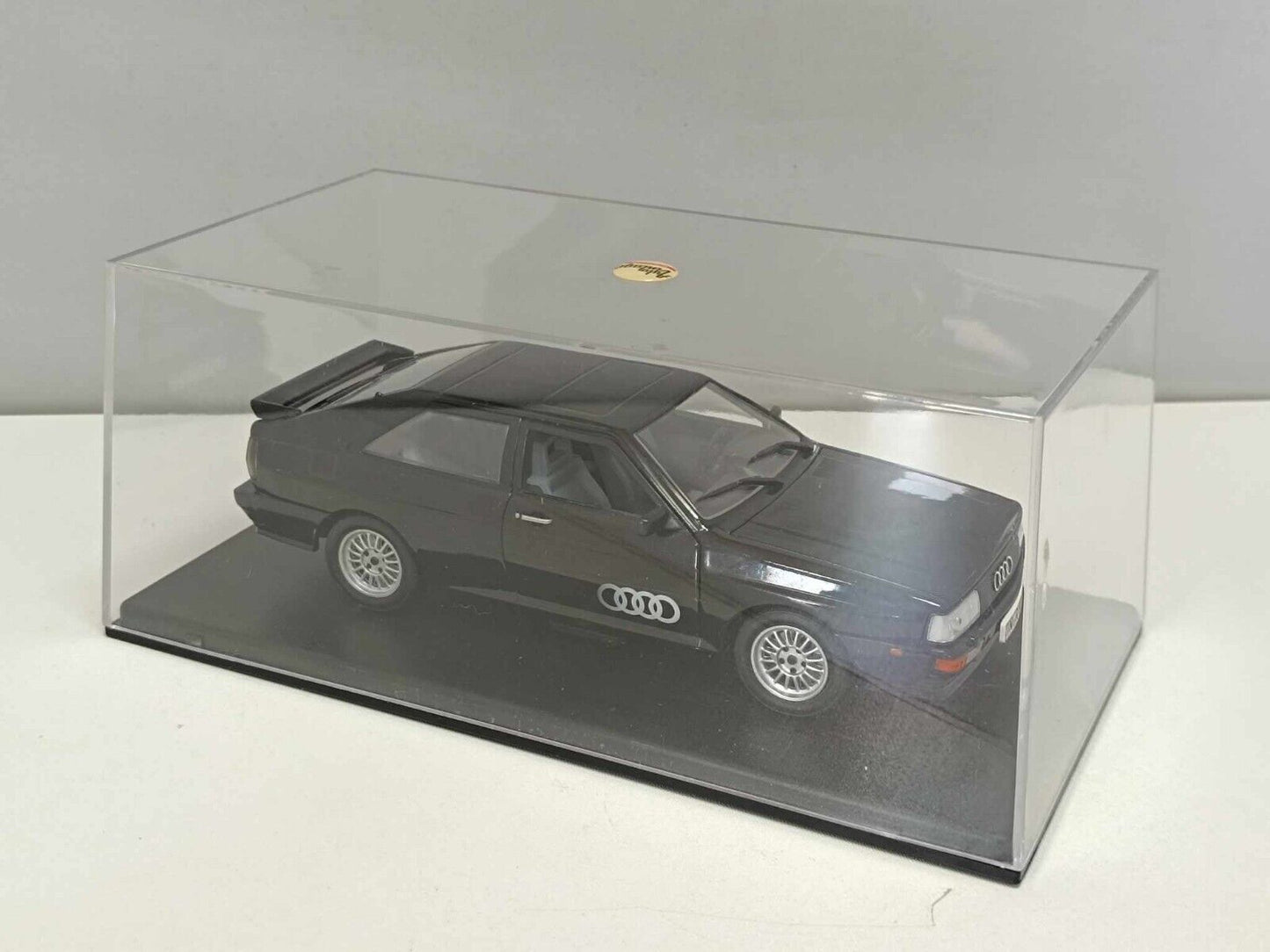 Audi Quattro 2.li Turbo 4 Nero Black 1986 Edicola Leo Models 1:24 Usato + Teca