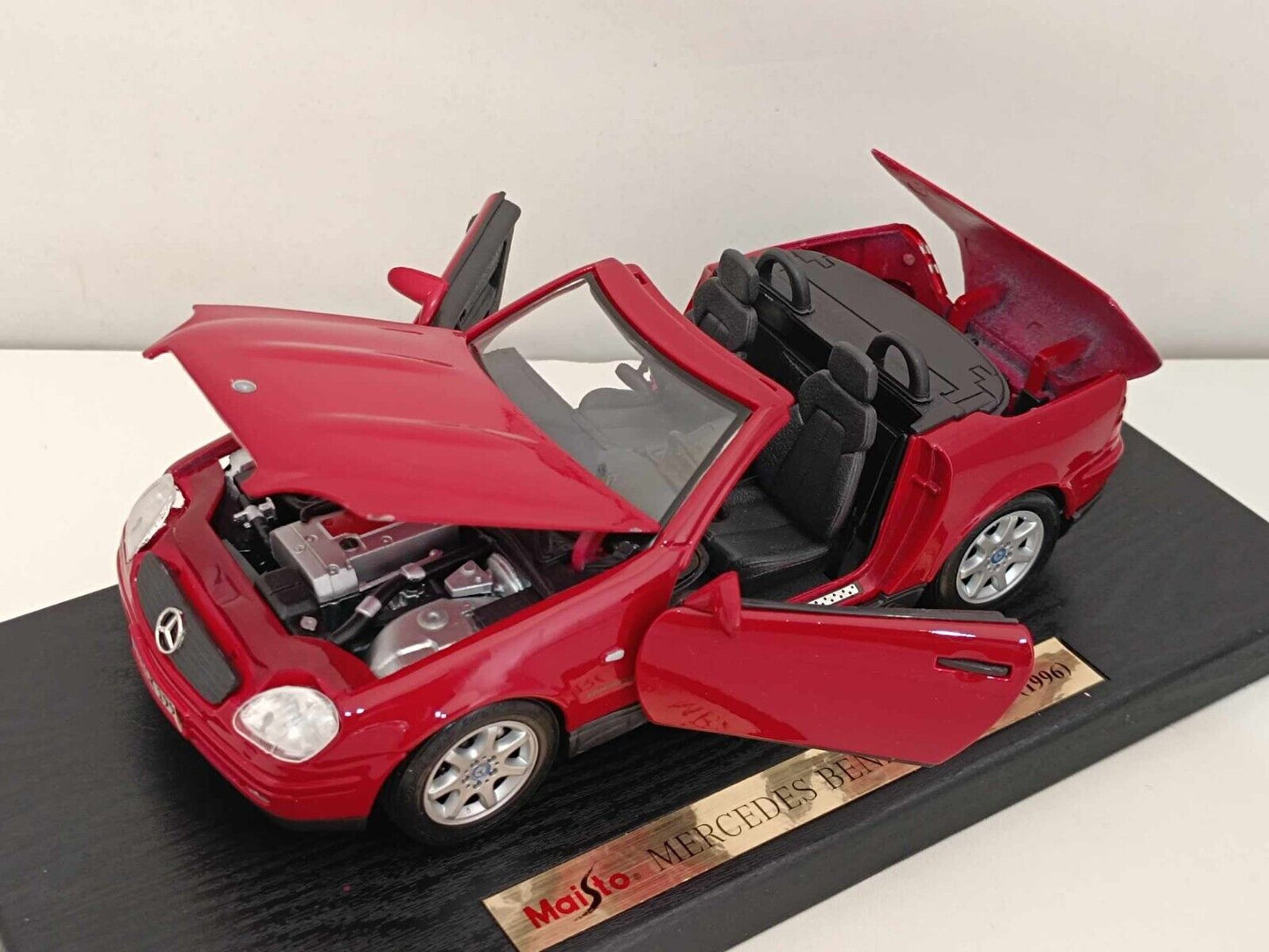 Mercedes-Benz SLK 230 - Maisto 1:18 GM Shop