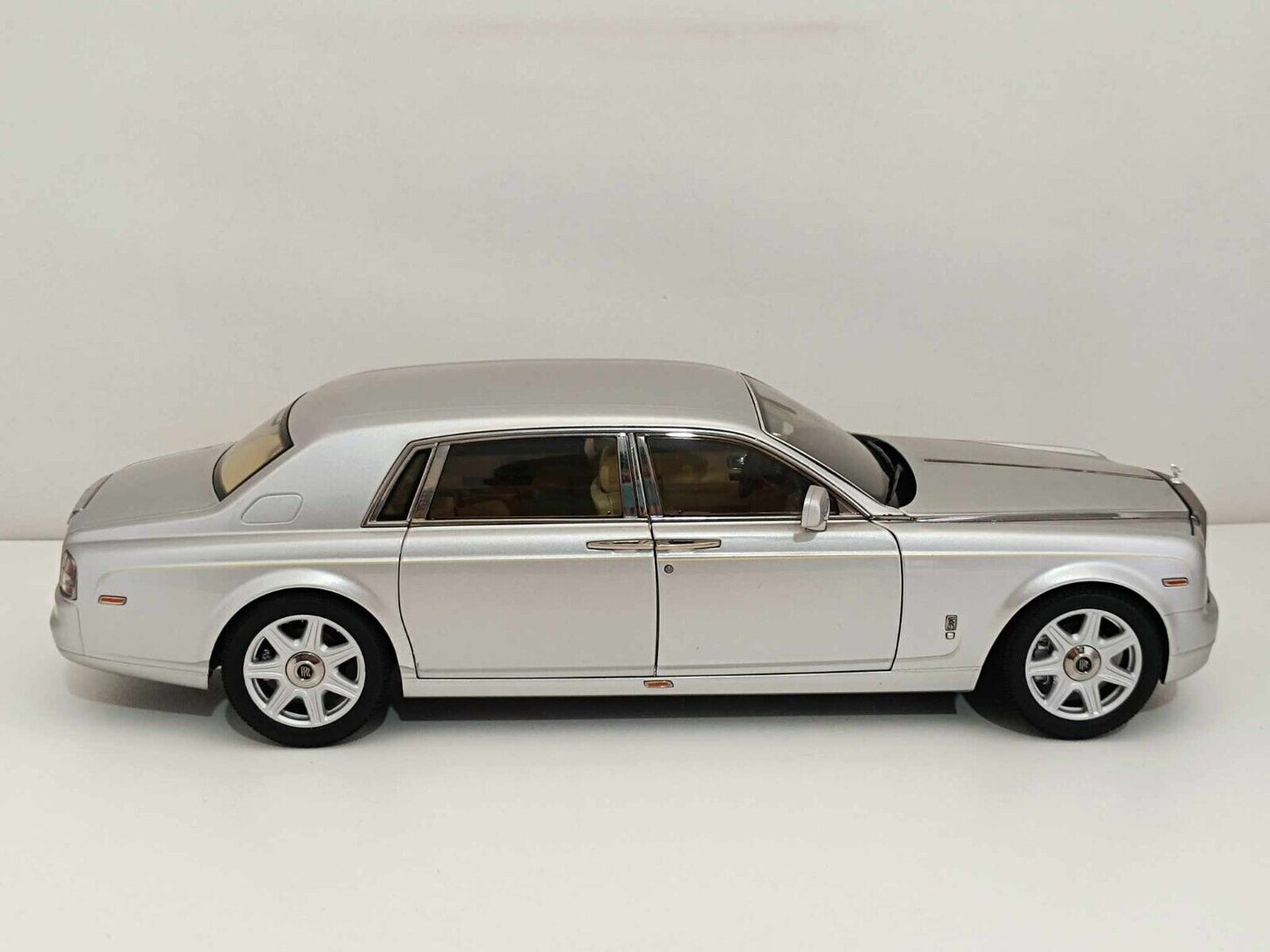 Rolls-Royce Phantom Extended Wheelbase (Very Rare) - Kyosho 1:18 GM Shop
