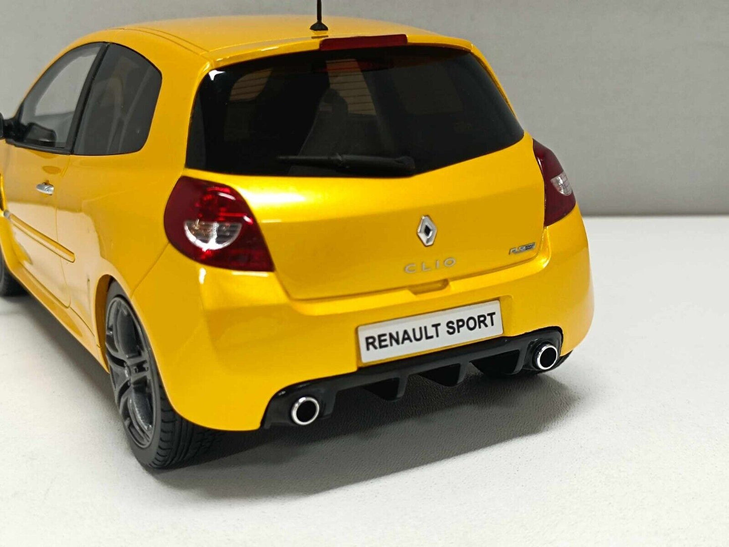 Renault Clio 3 RS ph.2 Sport Cup yellow 2010 Ottomobile 1:18 Nuovo Limited