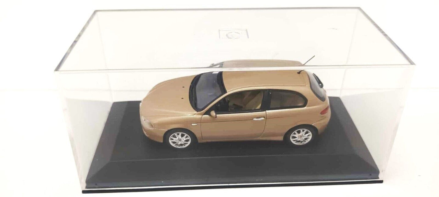 Alfa Romeo 147 Restyling 2 Serie 2005 Gold Luci Di Amalfi Minichamps 1:43 Teca
