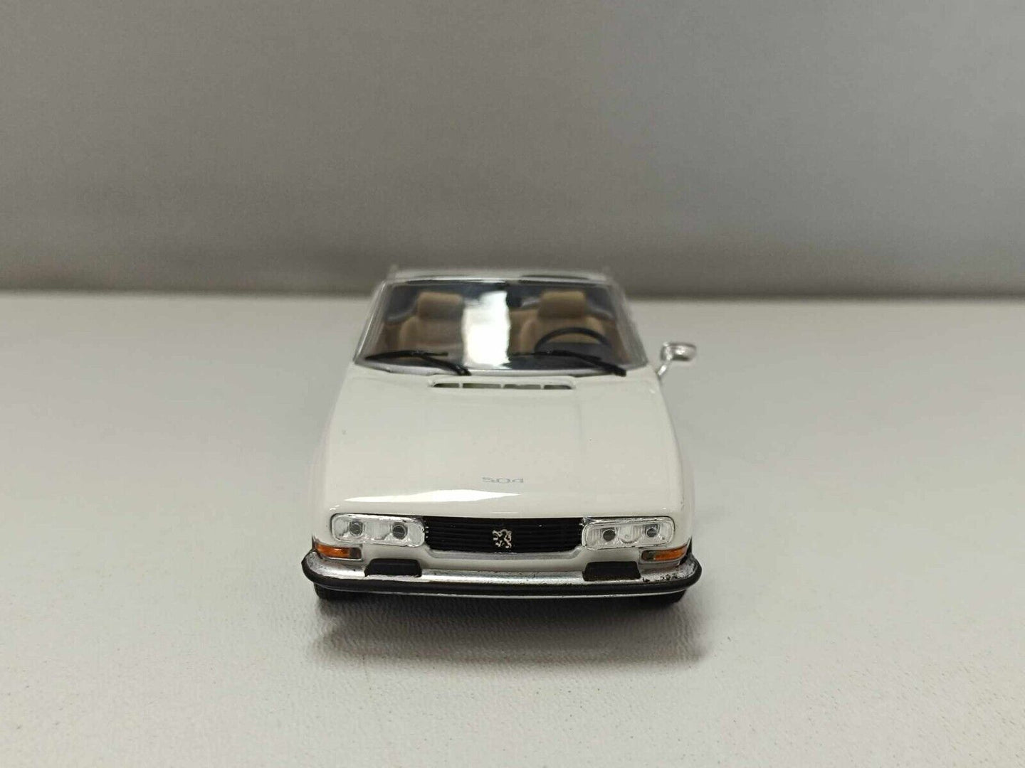Peugeot 504 Cabriolet 1977 Blanc Alaska Minichamps 1:43 Limited Edition 2.640 Pz