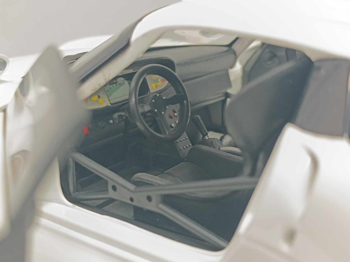 Porsche 911 GT1 White 1996 - UT Models 1:18