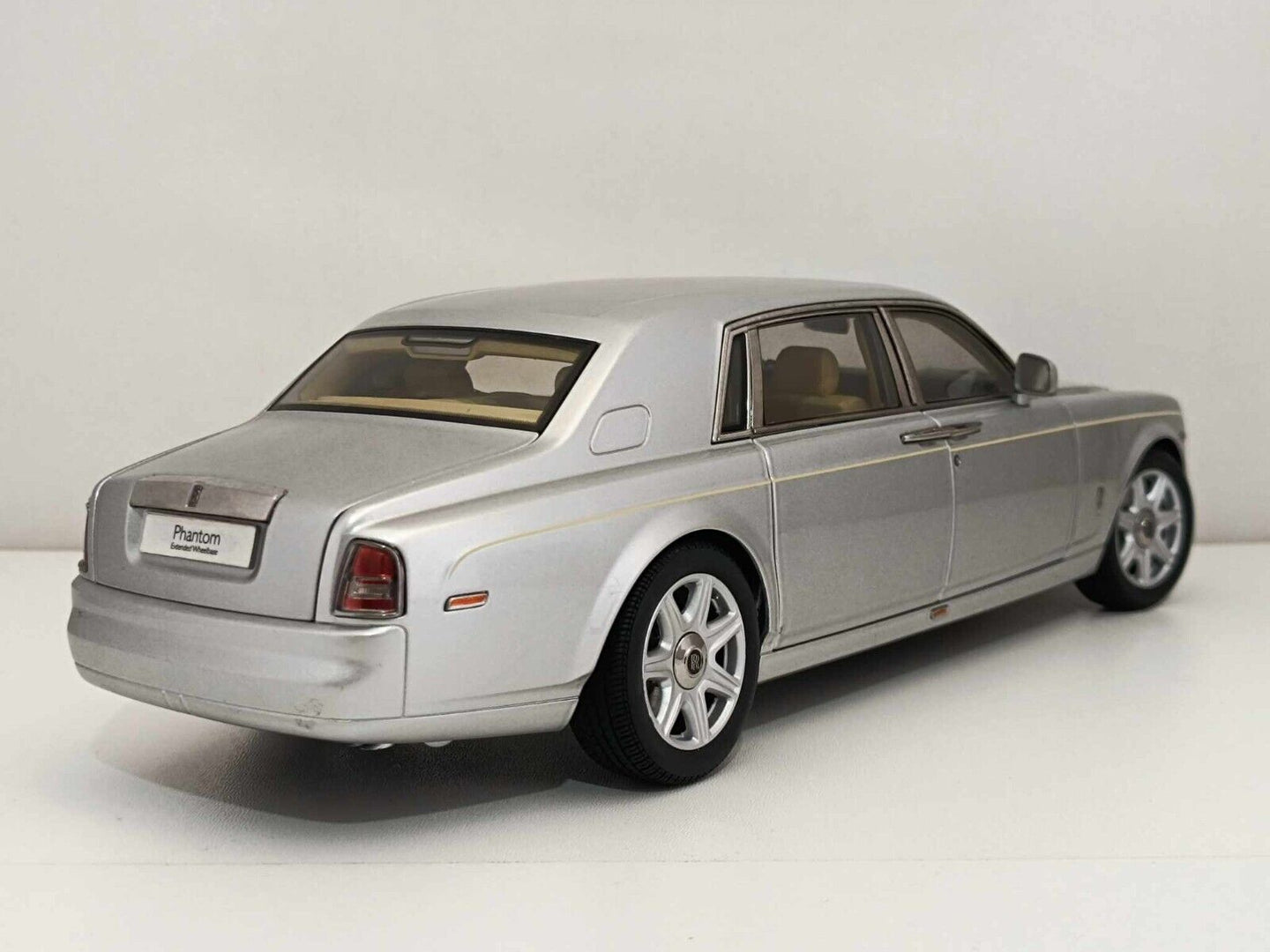 Rolls-Royce Phantom Extended Wheelbase (Very Rare) - Kyosho 1:18 GM Shop