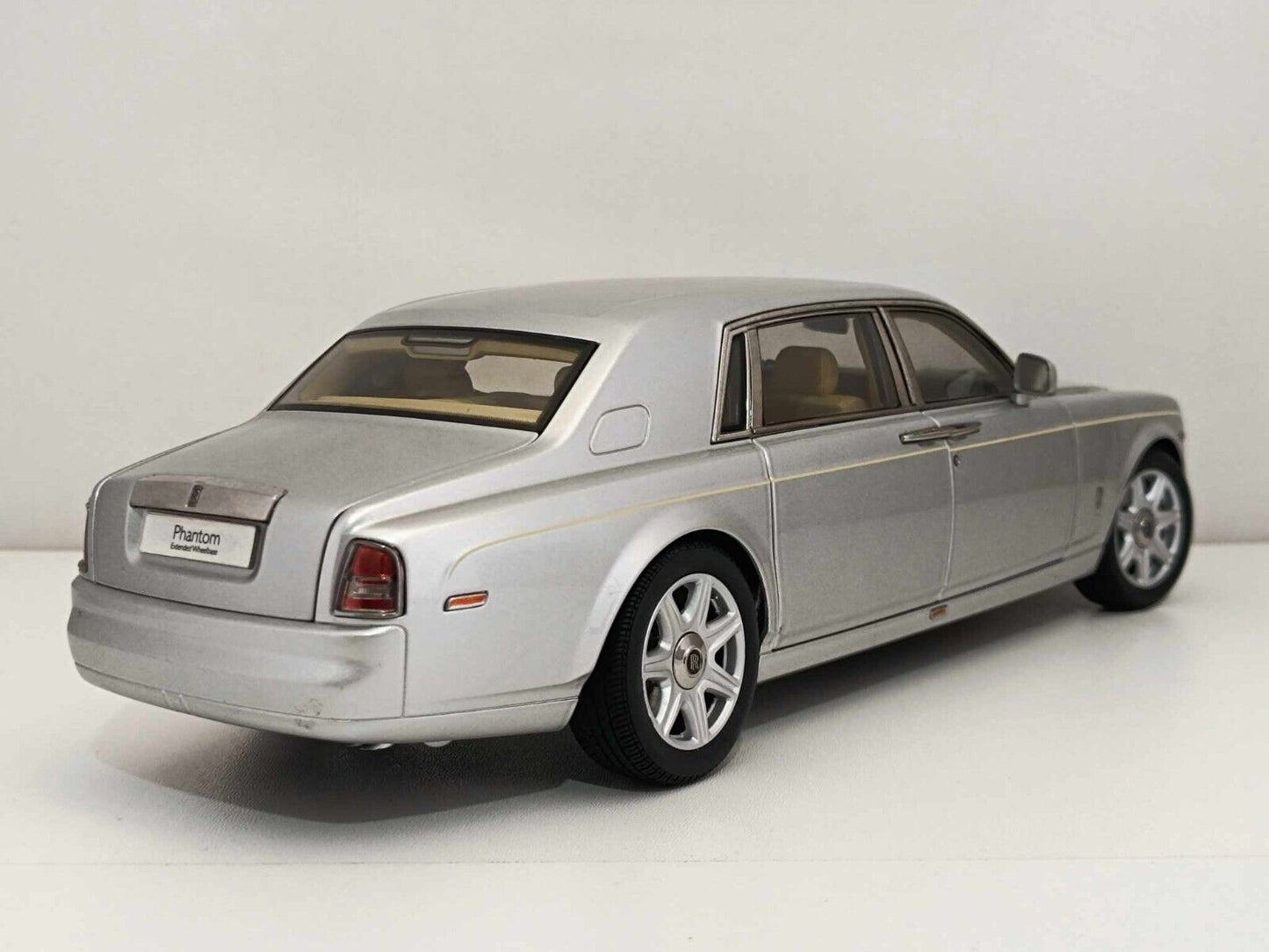 Rolls-Royce Phantom Extended Wheelbase (Very Rare) - Kyosho 1:18 GM Shop