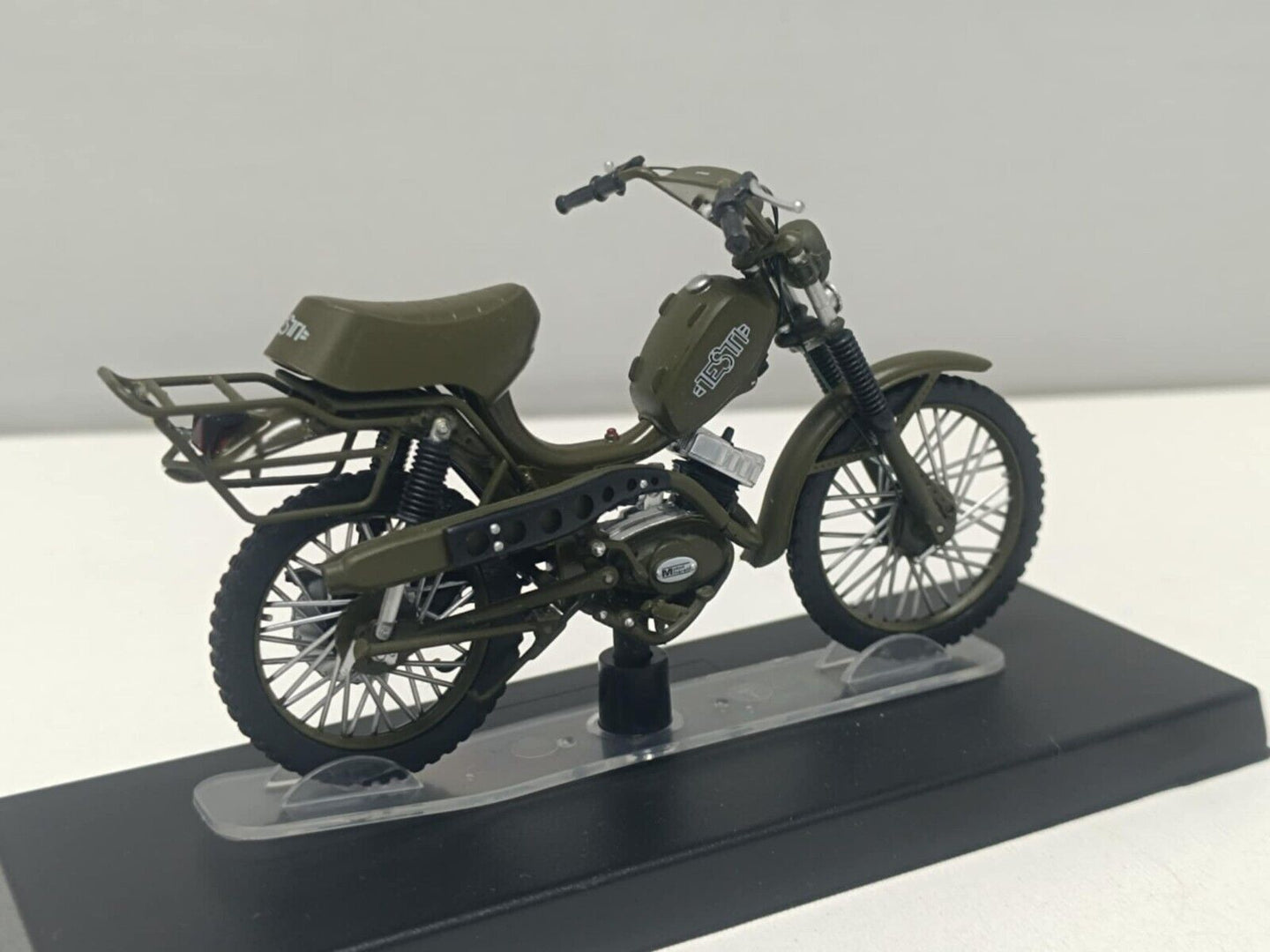 Testi Militar Motorino Edicola Leo Models 1:18 Usato + Basetta
